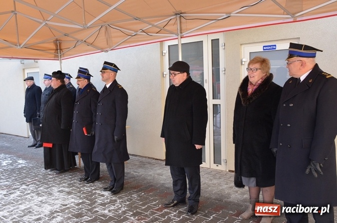 Zdjęcie w galerii na portalu naszraciborz.pl: Uroczyste przekazanie sprzętu pożarniczego dla jednostek śląskiej straży pożarnej wiadomości z regionu