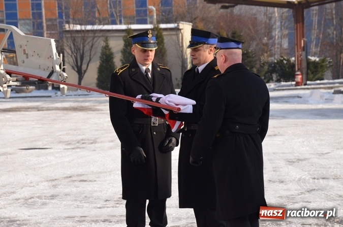 Zdjęcie w galerii na portalu naszraciborz.pl: Uroczyste przekazanie sprzętu pożarniczego dla jednostek śląskiej straży pożarnej wiadomości z regionu