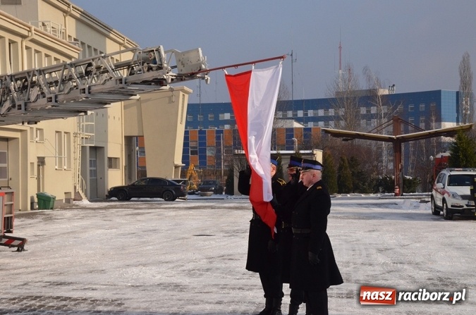 Zdjęcie w galerii na portalu naszraciborz.pl: Uroczyste przekazanie sprzętu pożarniczego dla jednostek śląskiej straży pożarnej wiadomości z regionu