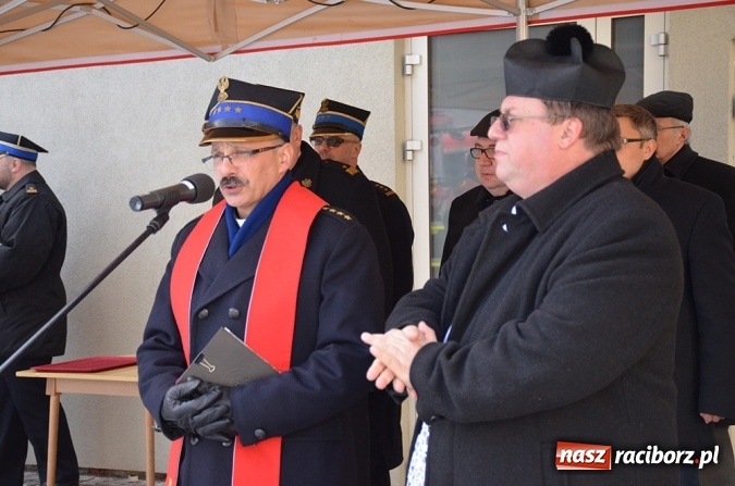 Zdjęcie w galerii na portalu naszraciborz.pl: Uroczyste przekazanie sprzętu pożarniczego dla jednostek śląskiej straży pożarnej wiadomości z regionu