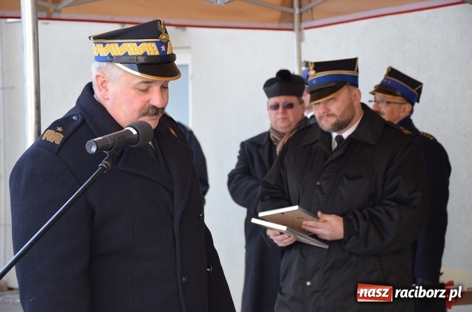 Zdjęcie w galerii na portalu naszraciborz.pl: Uroczyste przekazanie sprzętu pożarniczego dla jednostek śląskiej straży pożarnej wiadomości z regionu