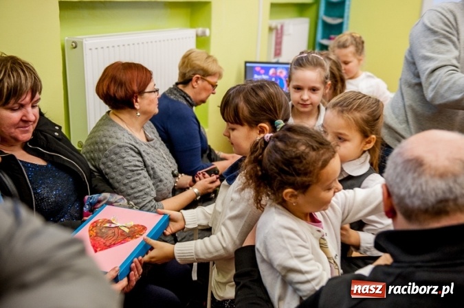Zdjęcie w galerii na portalu naszraciborz.pl: Wczoraj w Szkole Podstawowej nr 13 dzieci świętowały Dzień Babci i Dziadka wiadomości z regionu