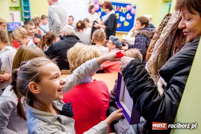 Zdjęcie w galerii na portalu naszraciborz.pl: Wczoraj w Szkole Podstawowej nr 13 dzieci świętowały Dzień Babci i Dziadka wiadomości z regionu