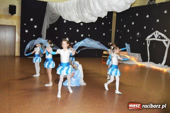 Zdjęcie w galerii na portalu naszraciborz.pl: Szkoła Podstawowa nr 4 otwiera swoje drzwi  wiadomości z regionu