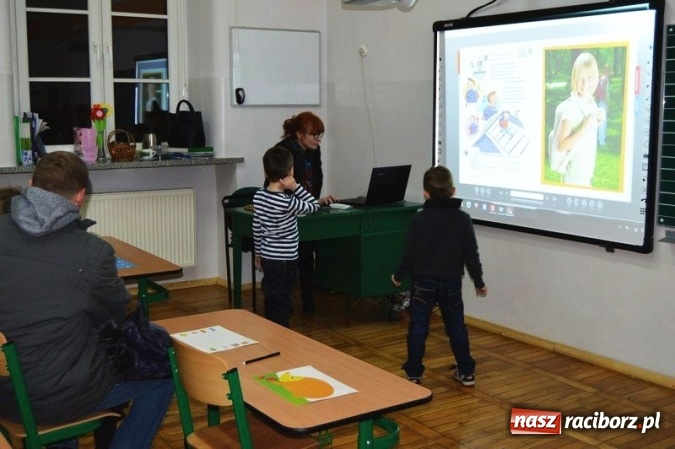 Zdjęcie w galerii na portalu naszraciborz.pl: Szkoła Podstawowa nr 4 otwiera swoje drzwi  wiadomości z regionu