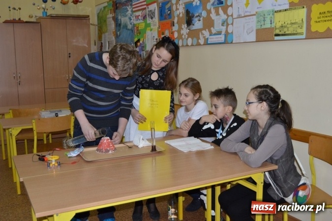 Zdjęcie w galerii na portalu naszraciborz.pl: Szkoła Podstawowa nr 4 otwiera swoje drzwi  wiadomości z regionu