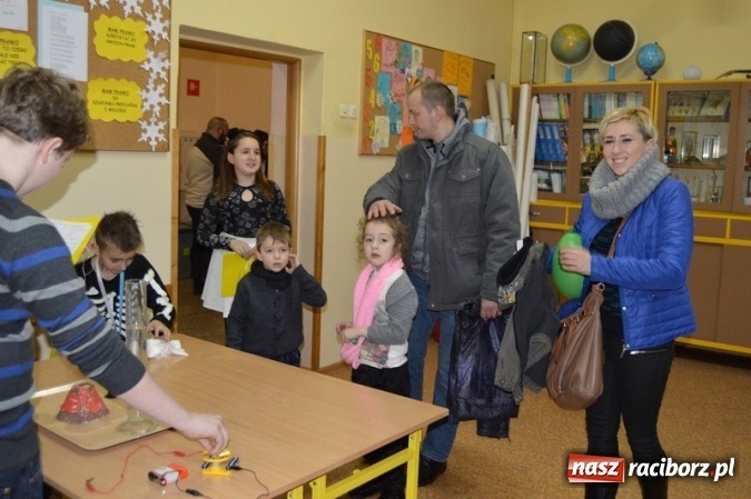 Zdjęcie w galerii na portalu naszraciborz.pl: Szkoła Podstawowa nr 4 otwiera swoje drzwi  wiadomości z regionu