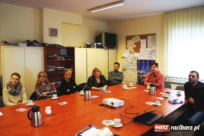 Zdjęcie w galerii na portalu naszraciborz.pl: Policjanci przeprowadzili szkolenie dla kuratorów wiadomości z regionu