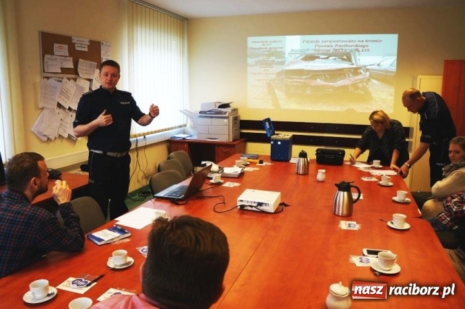 Zdjęcie w galerii na portalu naszraciborz.pl: Policjanci przeprowadzili szkolenie dla kuratorów wiadomości z regionu