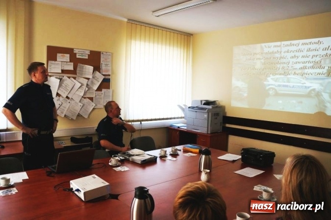 Zdjęcie w galerii na portalu naszraciborz.pl: Policjanci przeprowadzili szkolenie dla kuratorów wiadomości z regionu