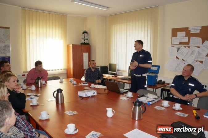 Zdjęcie w galerii na portalu naszraciborz.pl: Policjanci przeprowadzili szkolenie dla kuratorów wiadomości z regionu