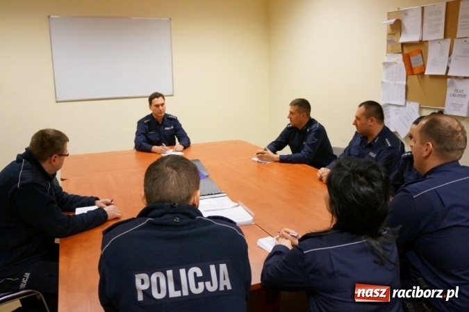 Zdjęcie w galerii na portalu naszraciborz.pl: Dzielnicowi kontrolowali pustostany i miejsca niebezpieczne   wiadomości z regionu