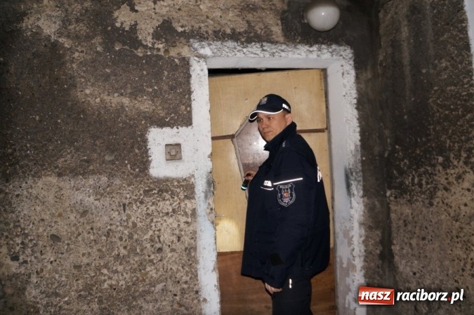 Zdjęcie w galerii na portalu naszraciborz.pl: Dzielnicowi kontrolowali pustostany i miejsca niebezpieczne   wiadomości z regionu