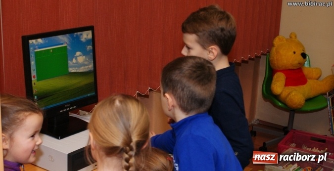 Zdjęcie w galerii na portalu naszraciborz.pl: Finał konkursu „Od przedszkola do książkowego mola” w bibliotece wiadomości z regionu