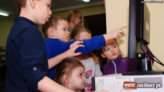 Zdjęcie w galerii na portalu naszraciborz.pl: Finał konkursu „Od przedszkola do książkowego mola” w bibliotece wiadomości z regionu