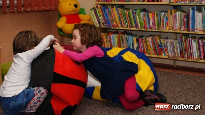Zdjęcie w galerii na portalu naszraciborz.pl: Finał konkursu „Od przedszkola do książkowego mola” w bibliotece wiadomości z regionu