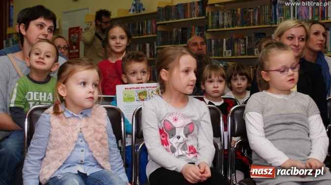 Zdjęcie w galerii na portalu naszraciborz.pl: Finał konkursu „Od przedszkola do książkowego mola” w bibliotece wiadomości z regionu