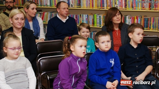 Zdjęcie w galerii na portalu naszraciborz.pl: Finał konkursu „Od przedszkola do książkowego mola” w bibliotece wiadomości z regionu