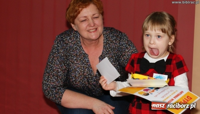Zdjęcie w galerii na portalu naszraciborz.pl: Finał konkursu „Od przedszkola do książkowego mola” w bibliotece wiadomości z regionu
