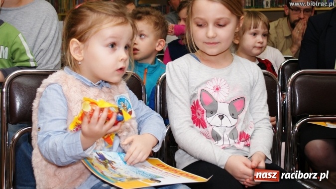 Zdjęcie w galerii na portalu naszraciborz.pl: Finał konkursu „Od przedszkola do książkowego mola” w bibliotece wiadomości z regionu