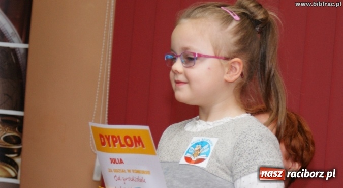 Zdjęcie w galerii na portalu naszraciborz.pl: Finał konkursu „Od przedszkola do książkowego mola” w bibliotece wiadomości z regionu