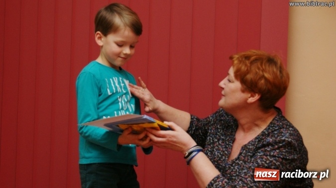 Zdjęcie w galerii na portalu naszraciborz.pl: Finał konkursu „Od przedszkola do książkowego mola” w bibliotece wiadomości z regionu