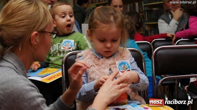 Zdjęcie w galerii na portalu naszraciborz.pl: Finał konkursu „Od przedszkola do książkowego mola” w bibliotece wiadomości z regionu