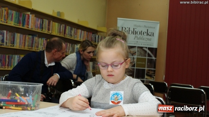 Zdjęcie w galerii na portalu naszraciborz.pl: Finał konkursu „Od przedszkola do książkowego mola” w bibliotece wiadomości z regionu