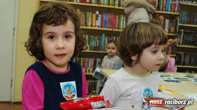 Zdjęcie w galerii na portalu naszraciborz.pl: Finał konkursu „Od przedszkola do książkowego mola” w bibliotece wiadomości z regionu