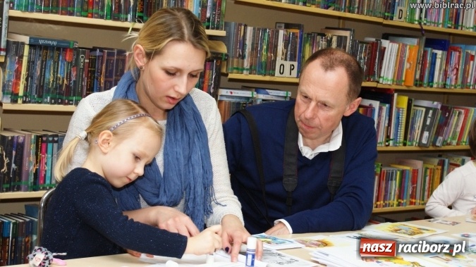 Zdjęcie w galerii na portalu naszraciborz.pl: Finał konkursu „Od przedszkola do książkowego mola” w bibliotece wiadomości z regionu