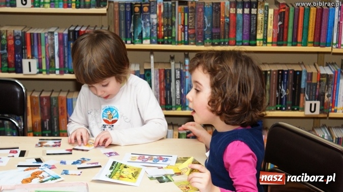 Zdjęcie w galerii na portalu naszraciborz.pl: Finał konkursu „Od przedszkola do książkowego mola” w bibliotece wiadomości z regionu