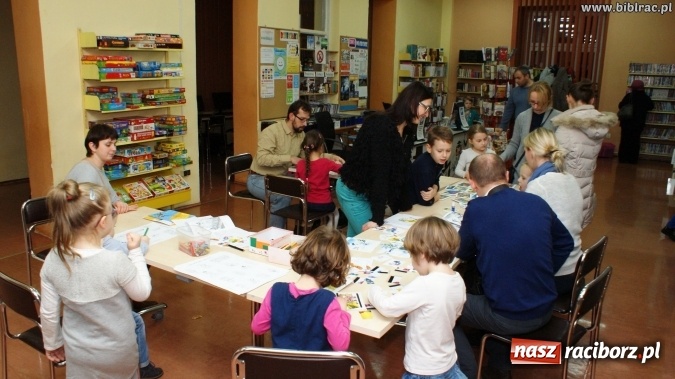 Zdjęcie w galerii na portalu naszraciborz.pl: Finał konkursu „Od przedszkola do książkowego mola” w bibliotece wiadomości z regionu