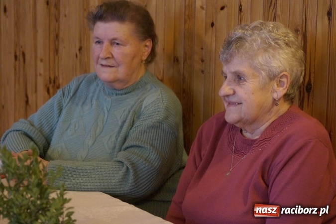 Zdjęcie w galerii na portalu naszraciborz.pl: Dyrektor szkoły i proboszcz z Babic odznaczeni przez emerytów  wiadomości z regionu