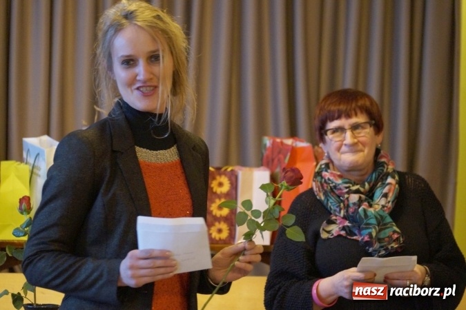 Zdjęcie w galerii na portalu naszraciborz.pl: Dyrektor szkoły i proboszcz z Babic odznaczeni przez emerytów  wiadomości z regionu