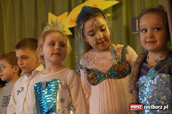 Zdjęcie w galerii na portalu naszraciborz.pl: Dyrektor szkoły i proboszcz z Babic odznaczeni przez emerytów  wiadomości z regionu