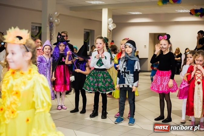Zdjęcie w galerii na portalu naszraciborz.pl: Wielki bal przebierańców w Pietrowicach Wielkich wiadomości z regionu