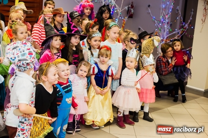 Zdjęcie w galerii na portalu naszraciborz.pl: Wielki bal przebierańców w Pietrowicach Wielkich wiadomości z regionu