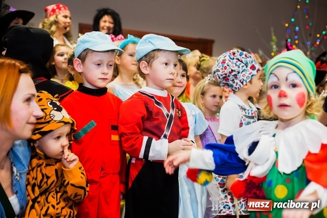 Zdjęcie w galerii na portalu naszraciborz.pl: Wielki bal przebierańców w Pietrowicach Wielkich wiadomości z regionu