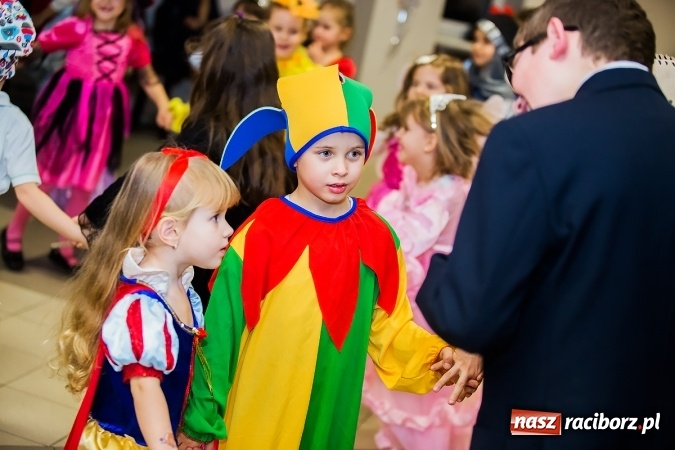 Zdjęcie w galerii na portalu naszraciborz.pl: Wielki bal przebierańców w Pietrowicach Wielkich wiadomości z regionu