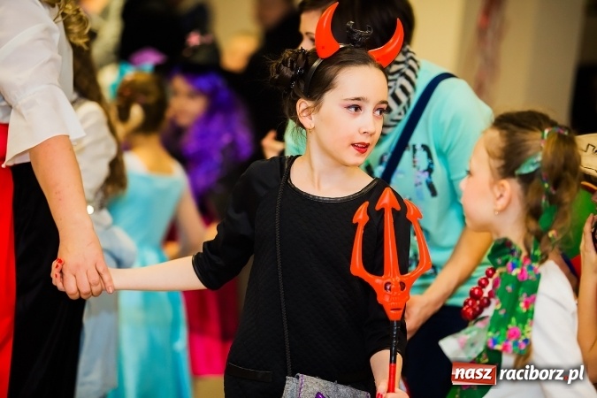 Zdjęcie w galerii na portalu naszraciborz.pl: Wielki bal przebierańców w Pietrowicach Wielkich wiadomości z regionu