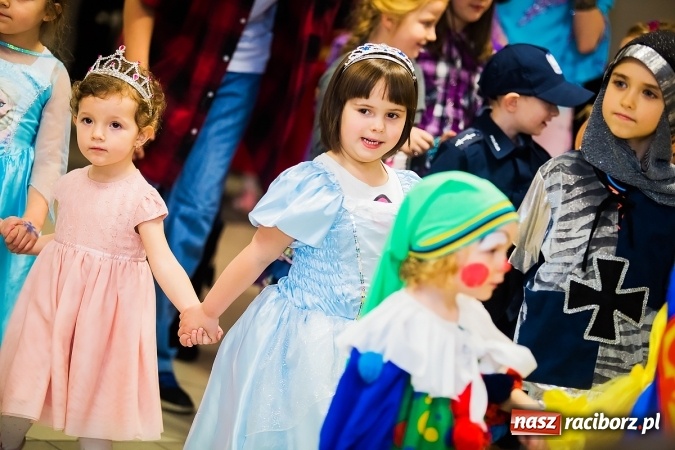 Zdjęcie w galerii na portalu naszraciborz.pl: Wielki bal przebierańców w Pietrowicach Wielkich wiadomości z regionu