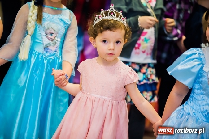 Zdjęcie w galerii na portalu naszraciborz.pl: Wielki bal przebierańców w Pietrowicach Wielkich wiadomości z regionu