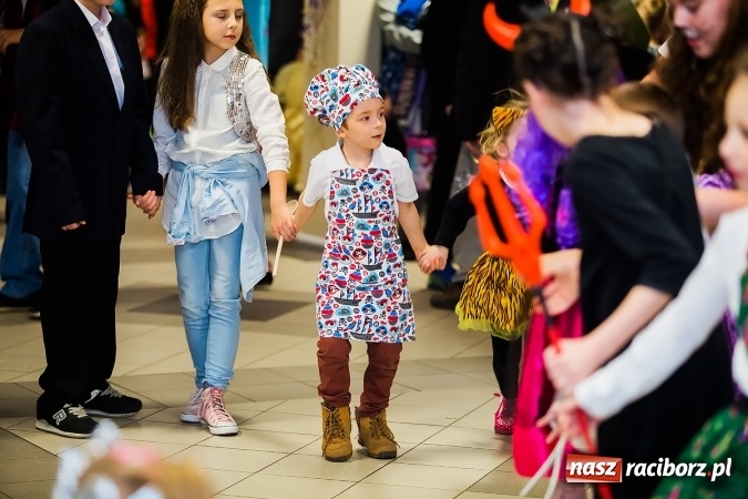 Zdjęcie w galerii na portalu naszraciborz.pl: Wielki bal przebierańców w Pietrowicach Wielkich wiadomości z regionu