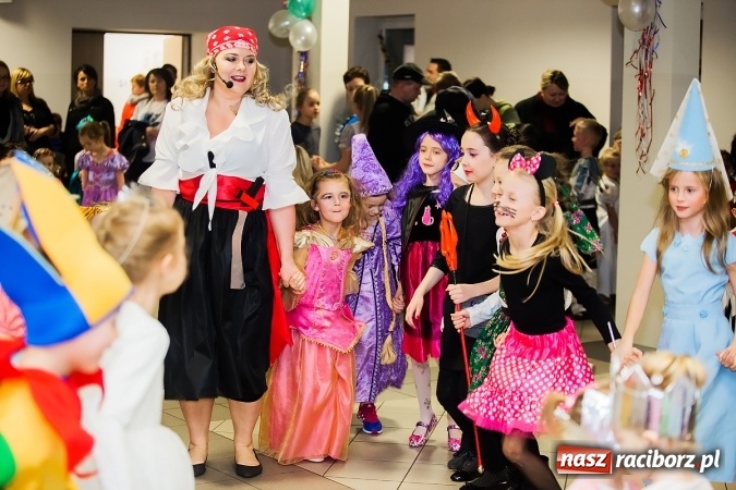 Zdjęcie w galerii na portalu naszraciborz.pl: Wielki bal przebierańców w Pietrowicach Wielkich wiadomości z regionu