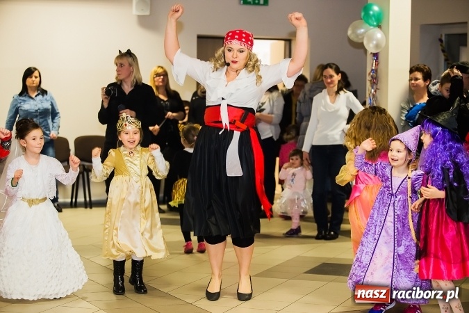 Zdjęcie w galerii na portalu naszraciborz.pl: Wielki bal przebierańców w Pietrowicach Wielkich wiadomości z regionu