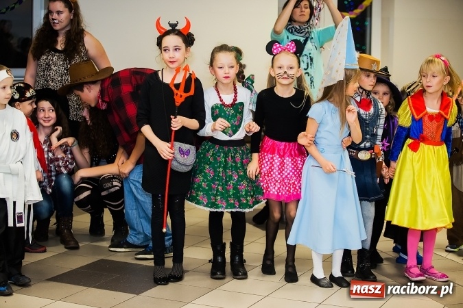 Zdjęcie w galerii na portalu naszraciborz.pl: Wielki bal przebierańców w Pietrowicach Wielkich wiadomości z regionu