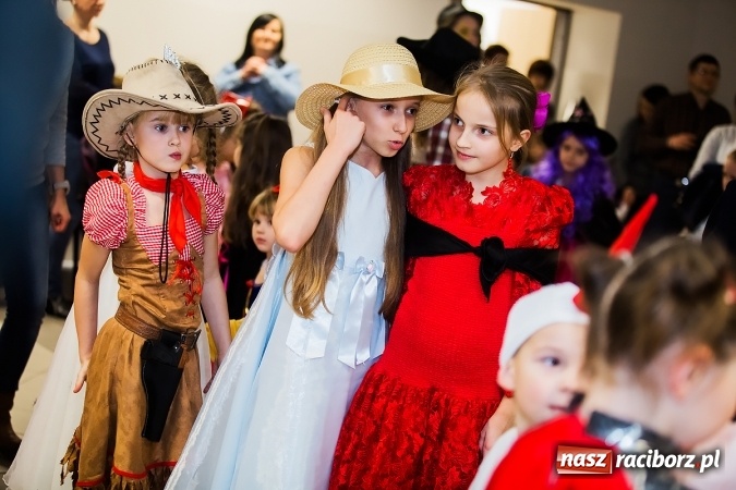 Zdjęcie w galerii na portalu naszraciborz.pl: Wielki bal przebierańców w Pietrowicach Wielkich wiadomości z regionu