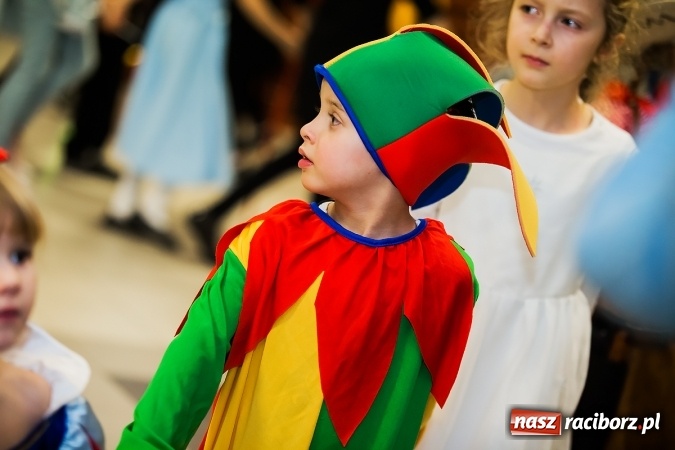 Zdjęcie w galerii na portalu naszraciborz.pl: Wielki bal przebierańców w Pietrowicach Wielkich wiadomości z regionu