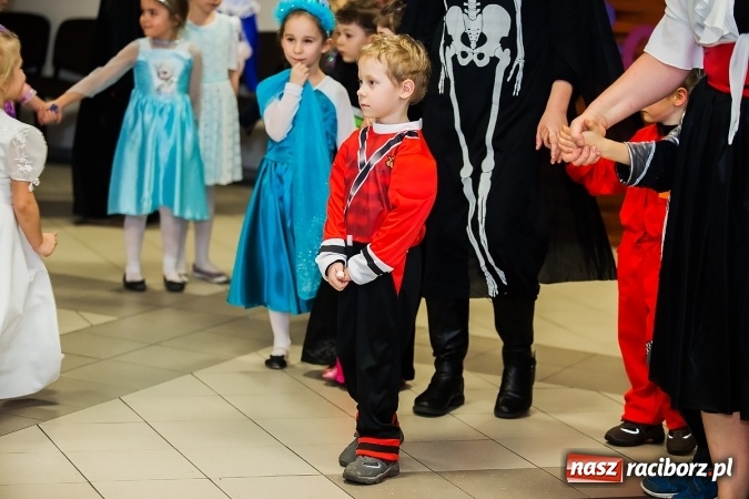 Zdjęcie w galerii na portalu naszraciborz.pl: Wielki bal przebierańców w Pietrowicach Wielkich wiadomości z regionu
