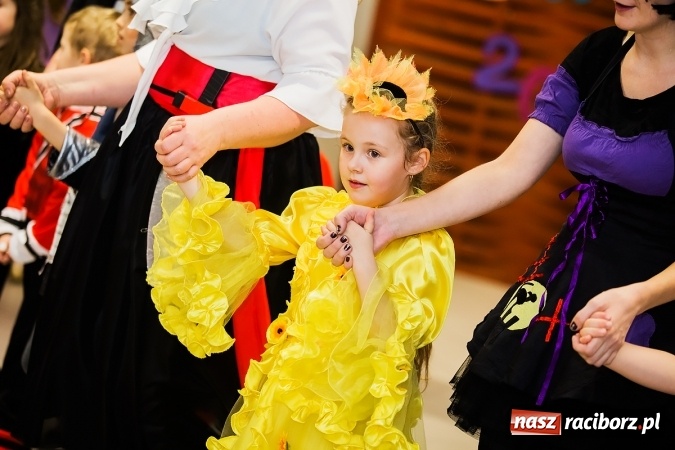 Zdjęcie w galerii na portalu naszraciborz.pl: Wielki bal przebierańców w Pietrowicach Wielkich wiadomości z regionu